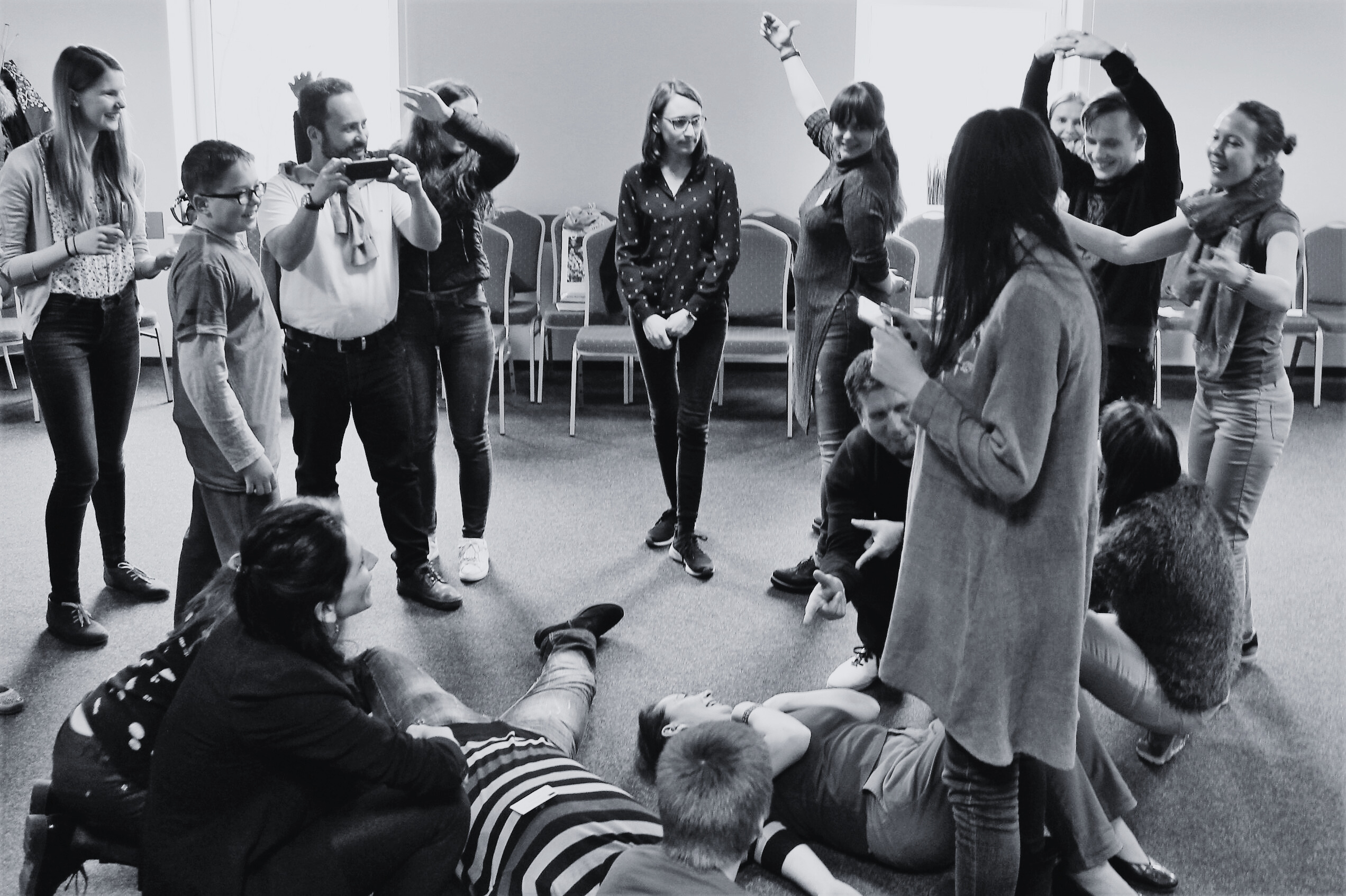 Read more about the article Forumo teatro užsiėmimai moksleiviams ir suaugusiems – GRUPĖ RENKAMA!